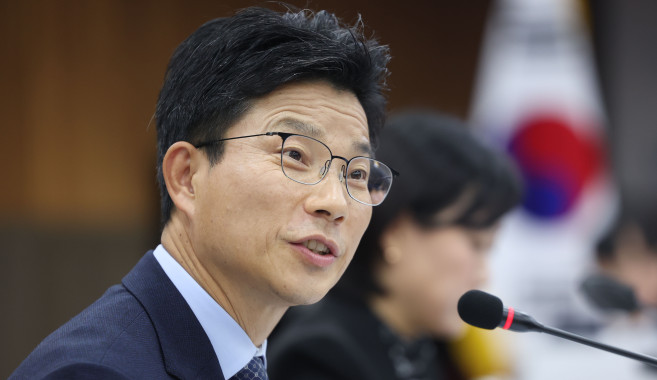 ▲더불어민주당 정을호 의원이 23일 경남 창원시 경남도교육청 2층 강당에서 열린 국회 교육위원회의 부산대·부산대병원·부산대치과병원·경상국립대·경상국립대병원 국정감사에서 질의하고 있다. (연합뉴스)