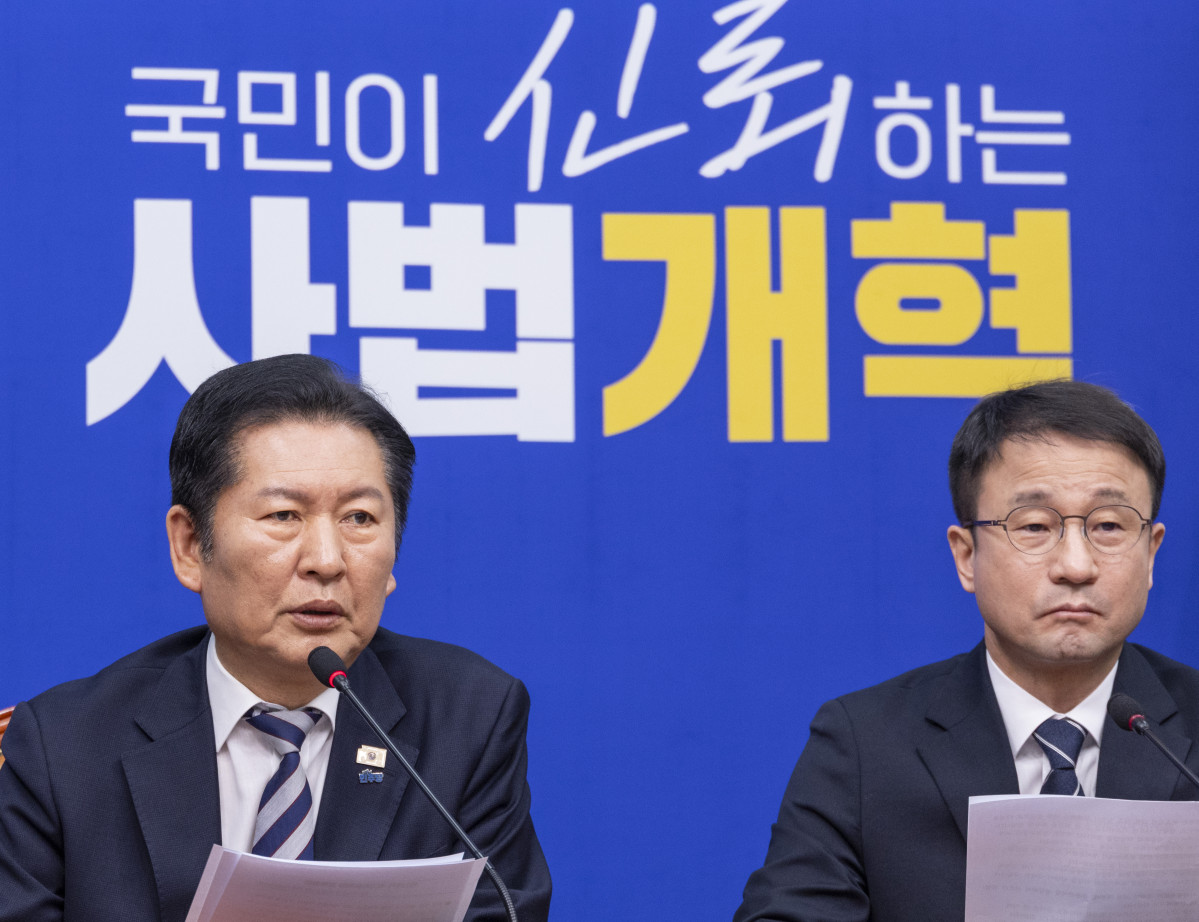 ▲더불어민주당 정청래 대표가 4일 국회에서 열린 최고위원회의에서 사법개혁 완수와 대미투자특별법 신속 처리를 강조하는 발언을 하고 있다. (사진=연합뉴스)