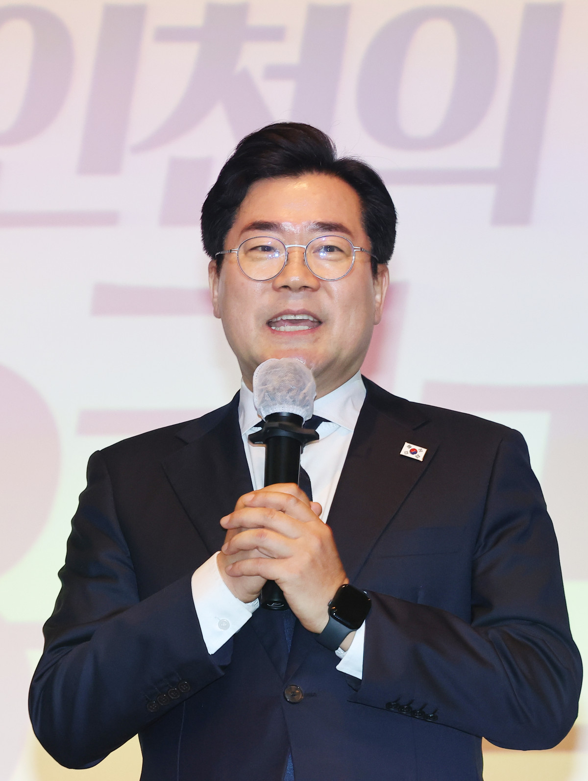 ▲더불어민주당 박찬대 의원이 2일 인천 미추홀구 인하대학교에서 열린 본인의 출판기념회 '인천의 힘, G3 코리아'에서 인사말을 하고 있다. 사진=연합뉴스