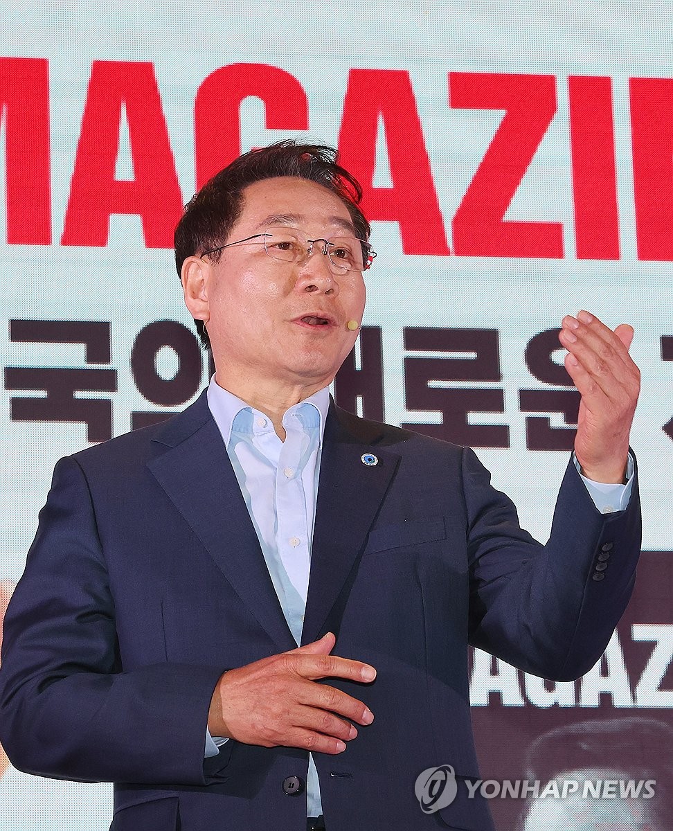 ▲유정복 인천시장이 4일 인천 연수구 선학체육관에서 열린 본인의 출판기념회 'I-MAGAZINE'에서 발언하고 있다. (연합뉴스)
