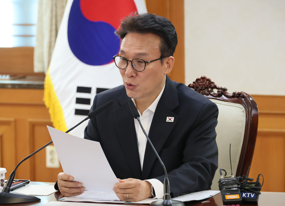 ▲김민석 국무총리가 4일 서울 종로구 정부서울청사에서 열린 중동 상황점검 관련 긴급 관계부처회의에서 발언하고 있다. (연합뉴스)