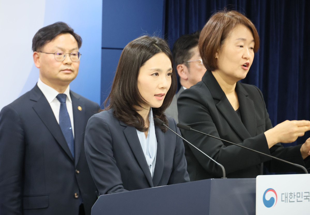 ▲김진아 외교부 제2차관이 4일 서울 종로구 정부서울청사에서 중동 상황점검 긴급 관계부처회의 관련 브리핑을 하고 있다. (연합뉴스)