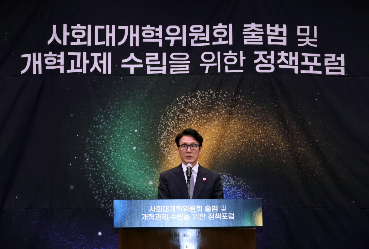 ▲김민석 국무총리가 지난해 12월 15일 서울 여의도 국회박물관에서 열린 사회대개혁위원회 출범 및 개혁과제 수립을 위한 정책포럼에서 축사를 하고 있다. (뉴시스)