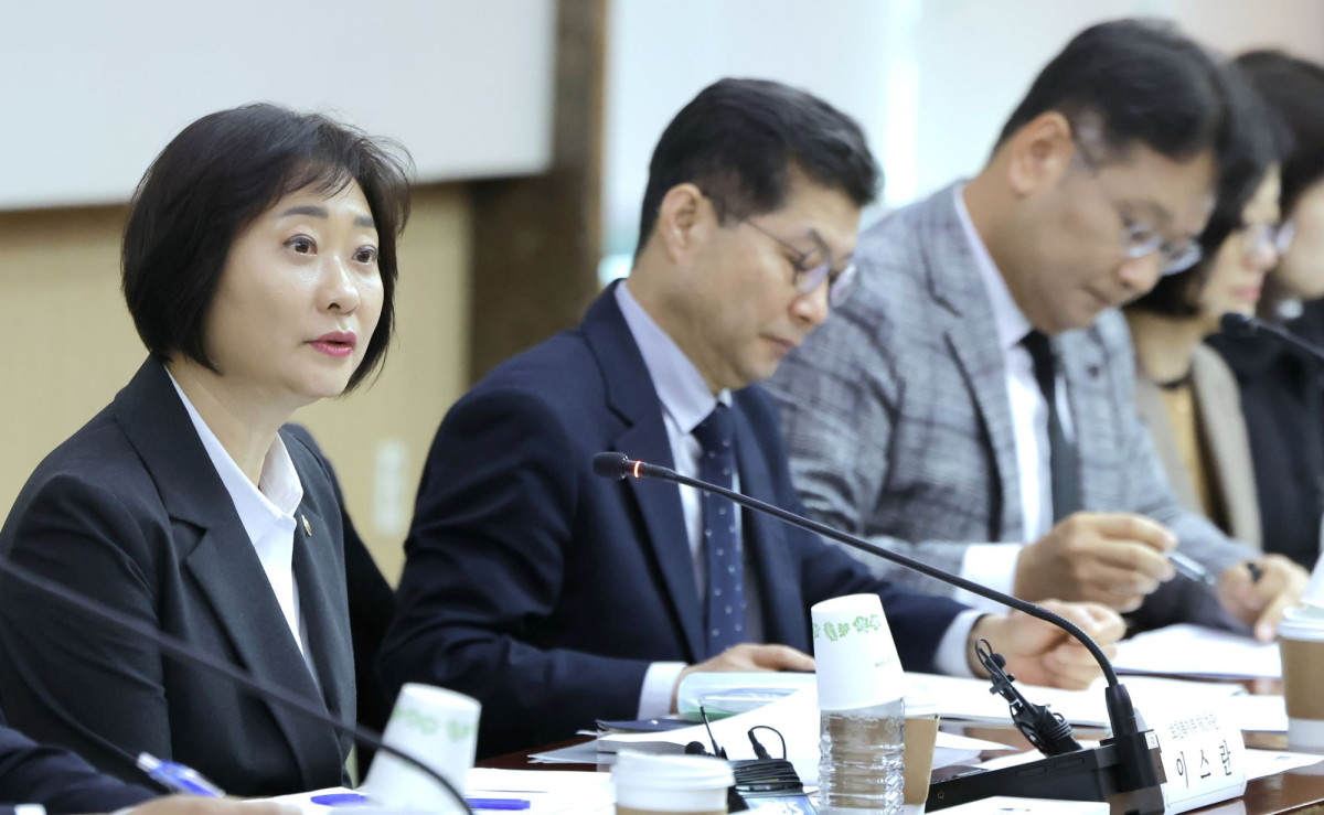 ▲이스란 보건복지부 1차관이 5일 정부청사에서 ‘제3차 통합돌봄정책위원회’를 주재하고 발언하고 있다. (사진제공=보건복지부)