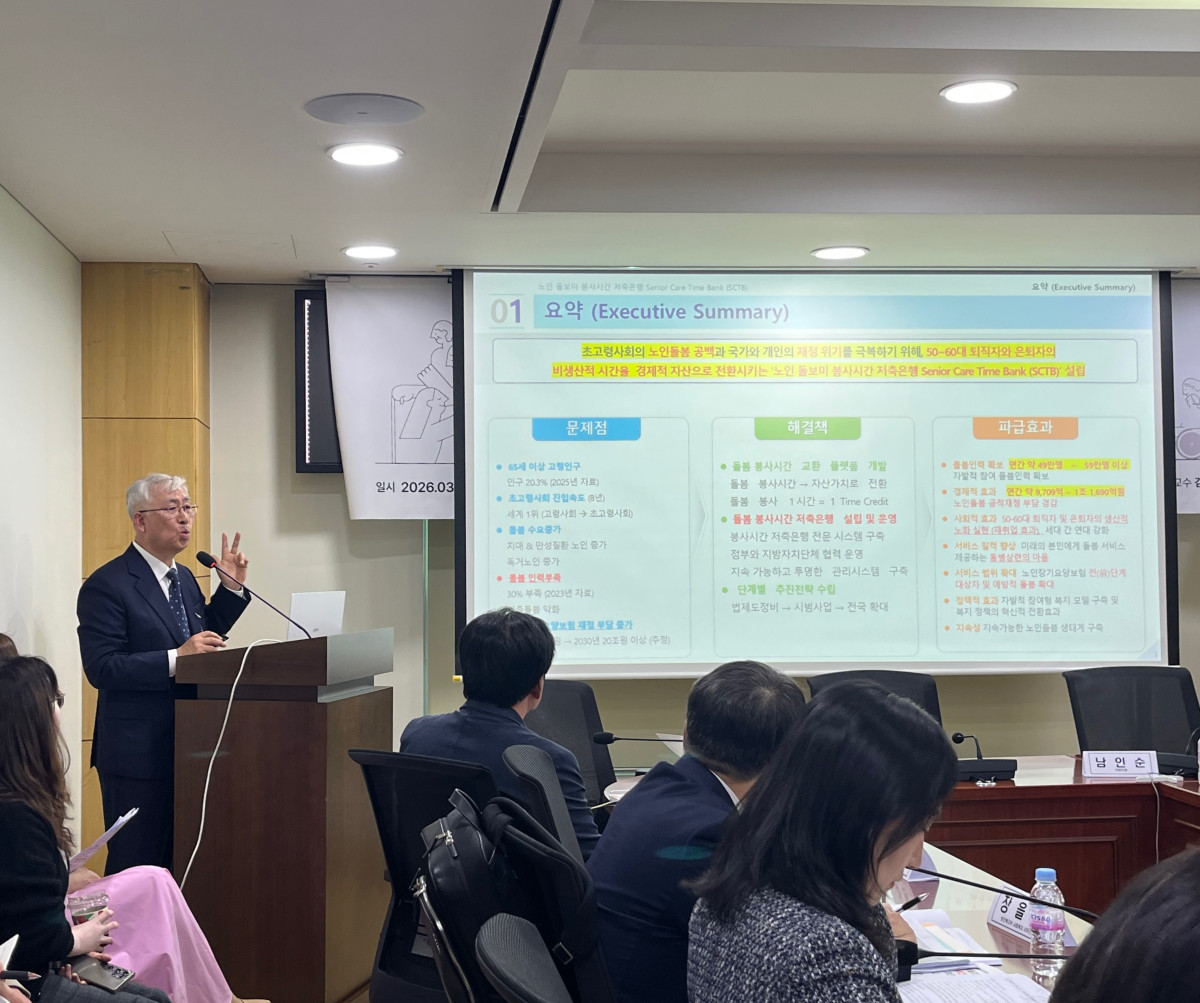 ▲5일 국회의원회관에서 김동익 성균관대학교 의과대학 석좌교수가 발표하고 있다. (박지수 기자 jsp@)