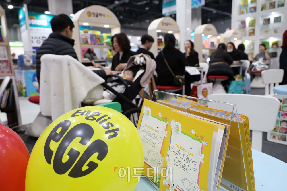 ▲5일 서울 강서구 코엑스마곡에서 열린 2026 마이비베 마곡 베이비페어&유아교육전에 관람객들이 북적이고 있다. 약 360부스 규모로 열리는 이번 행사는 임신·출산 단계부터 육아 초기까지 다양한 분야의 업체들이 참가하며 8일까지 진행된다. 고이란 기자 photoeran@