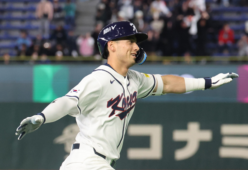 ▲5일 일본 도코돔에서 열린 2026 월드베이스볼클래식(WBC) 조별리그 C조 1차전 한국과 체코의 경기.    5회말 1사 1루 한국 셰이 위트컴이 2점 홈런을 친 뒤 자축하고 있다. (연합뉴스)
