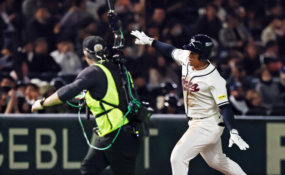 ▲5일 일본 도쿄돔에서 열린 2026 WBC 조별리그 C조 1차전 대한민국과 체코의 경기. 8회말 2사 한국 저마이 존스가 좌월 솔로 홈런을 치고 세리머니를 하고 있다. (연합뉴스)