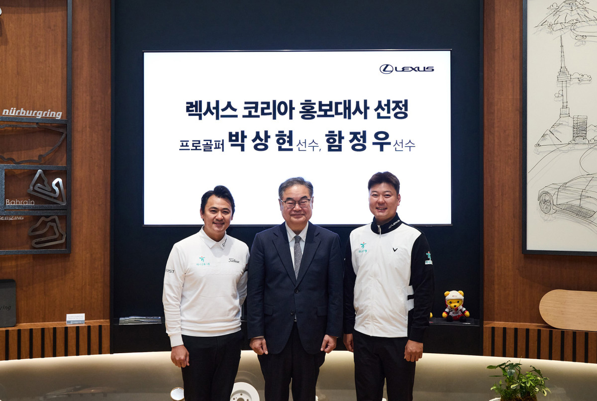 ▲(왼쪽부터)박상현 선수, 콘야마 마나부 렉서스코리아 사장, 함정우 선수 (자료제공=렉서스코리아)