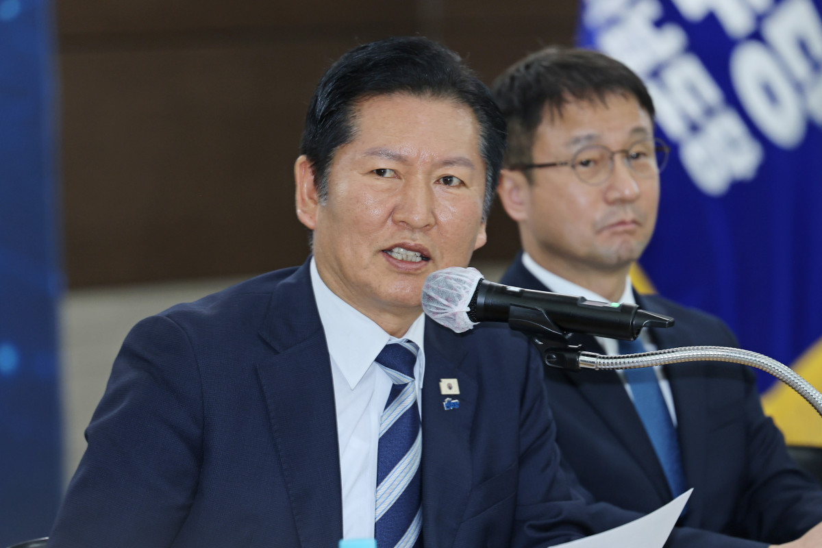 ▲더불어민주당 정청래 대표가 6일 전남 영광농협에서 열린 최고위원회의에서 발언하고 있다. (사진=연합뉴스)