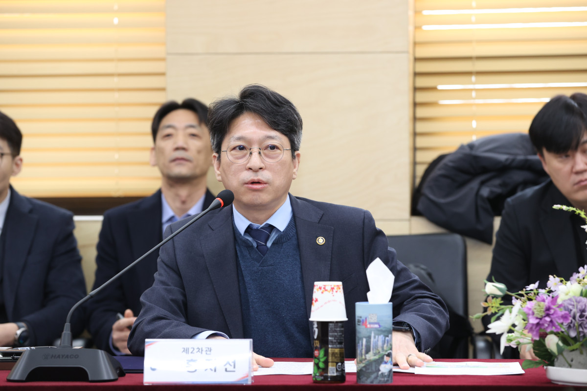 ▲홍지선 국토교통부 2차관은 6일 오전 철도지하화통합개발 우선추진사업으로 선정된 안산선 초지역∼중앙역 현장을 방문했다. (사진제공=국토교통부)