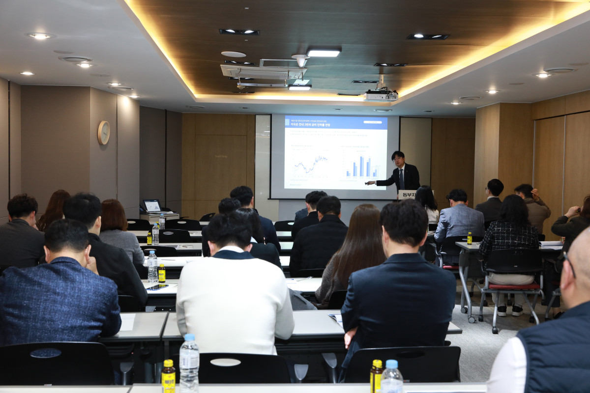 ▲NH투자증권이 지역금융법인들의 자금운용 담당 임원 대상 ‘N2 Corporate Finance Seminar’를 개최했다. 전일 NH투자증권 부산금융센터에서 자금운용 담당자들이 세미나에 참석하고 있다. (사진=NH투자증권)
