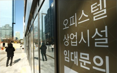 ▲서울 시내 오피스텔 견본주택에 붙은 임대문의 안내문. (연합뉴스)