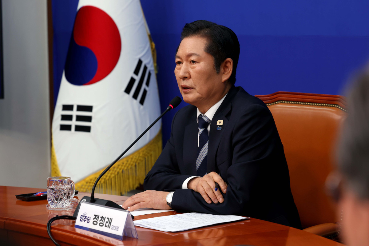 ▲정청래 더불어민주당 대표가 8일 서울 여의도 국회에서 취임후 두 번째 기자회견을 갖고 있다. 신태현 기자 holjjak@