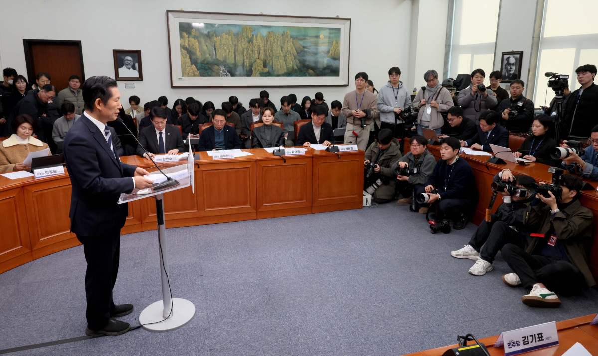 ▲정청래 더불어민주당 대표가 8일 서울 여의도 국회에서 취임후 두 번째 기자회견을 갖고 있다. 신태현 기자 holjjak@