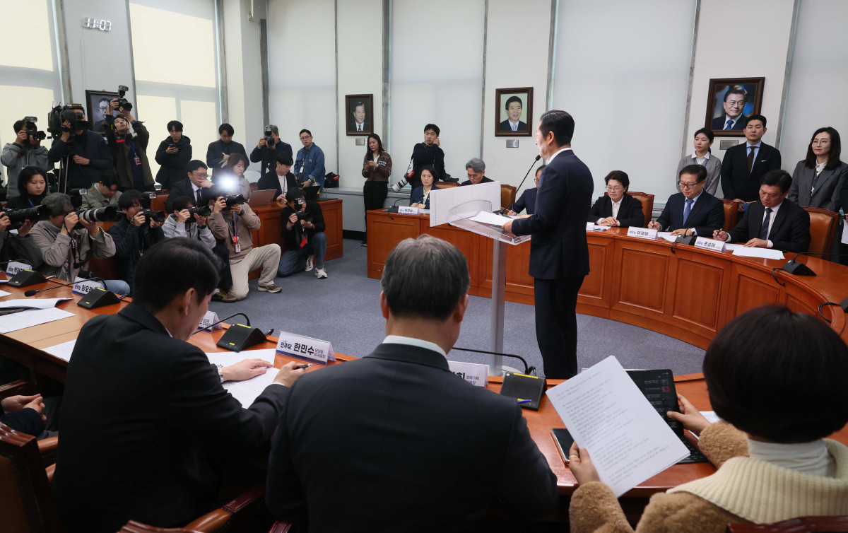 ▲정청래 더불어민주당 대표가 8일 서울 여의도 국회에서 취임후 두 번째 기자회견을 갖고 있다. 신태현 기자 holjjak@