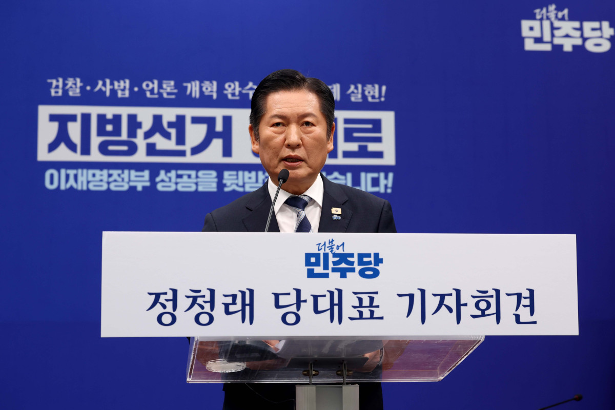 ▲정청래 더불어민주당 대표가 8일 서울 여의도 국회에서 취임후 두 번째 기자회견을 갖고 있다. 신태현 기자 holjjak@