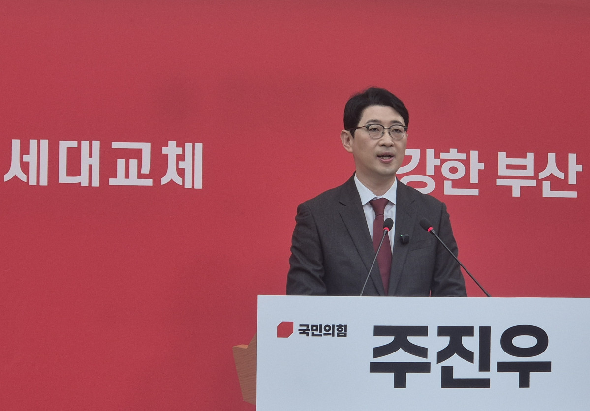 ▲주진우 의원이 부산시의회 브리핑실에서 부산시장 출마선언을 하고 있다. (서영인기자 hihiro@)