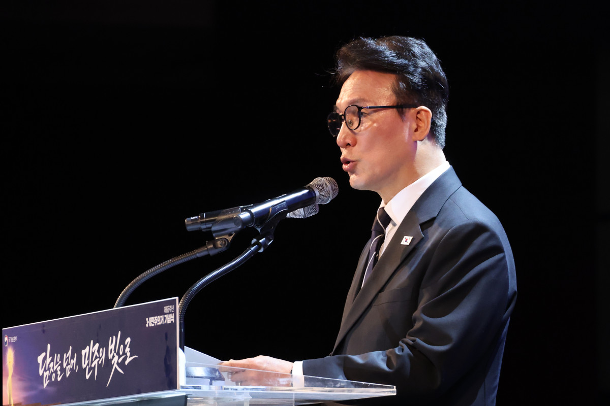 ▲김민석 국무총리가 8일 대전광역시청에서 '담장을 넘어, 민주의 빛으로'를 주제로 열린 제66주년 3·8 민주운동 기념식에서 기념사 하고 있다. (연합뉴스)