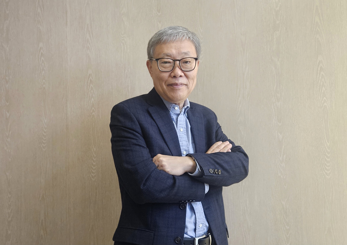 ▲이재응 중앙대학교 명예교수가 본지와의 인터뷰에 앞서 포즈를 취하고 있다. (김지영 기자 kjy42)
