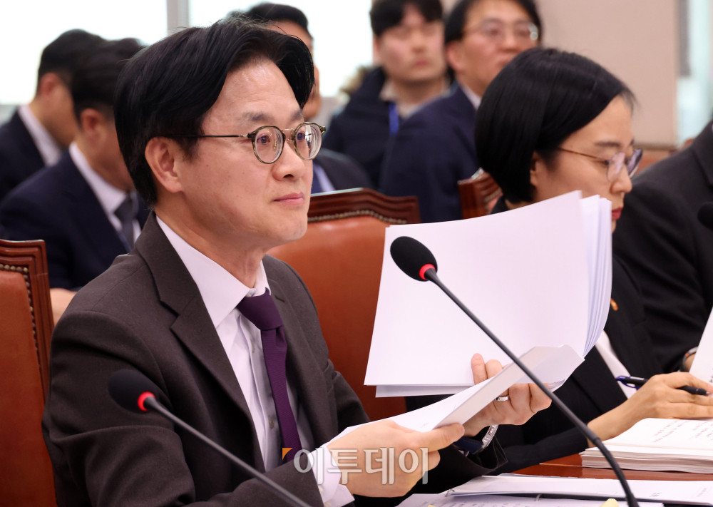 ▲김정관 산업통상부 장관이 9일 서울 여의도 국회에서 열린 산업통상자원중소벤처기업위원회 전체회의에 참석하고 있다. 고이란 기자 photoeran@