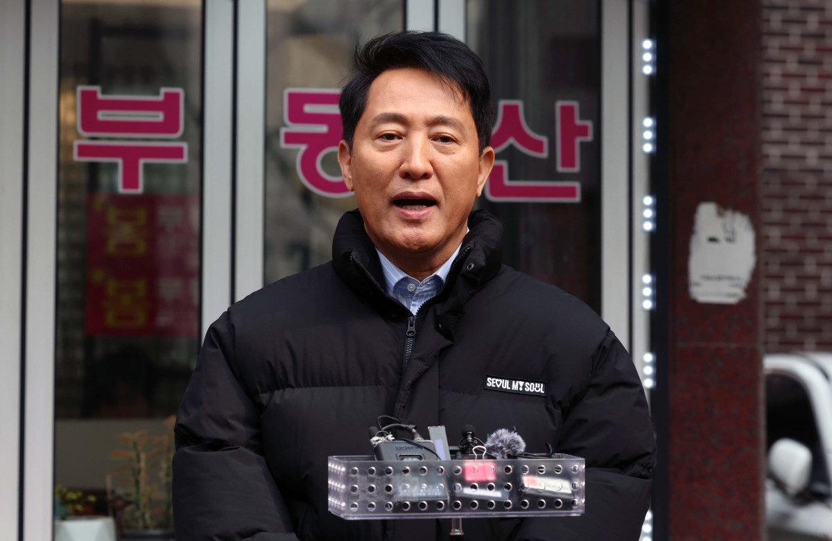 ▲오세훈 서울시장이 9일 전·월세 청년 주거난 관련 현장방문차 대학교 밀집지역인 서울 동대문구 휘경동 1인가구 밀집 지역을 살펴본 뒤 취재진의 질문에 답하고 있다. 신태현 기자 holjjak@
