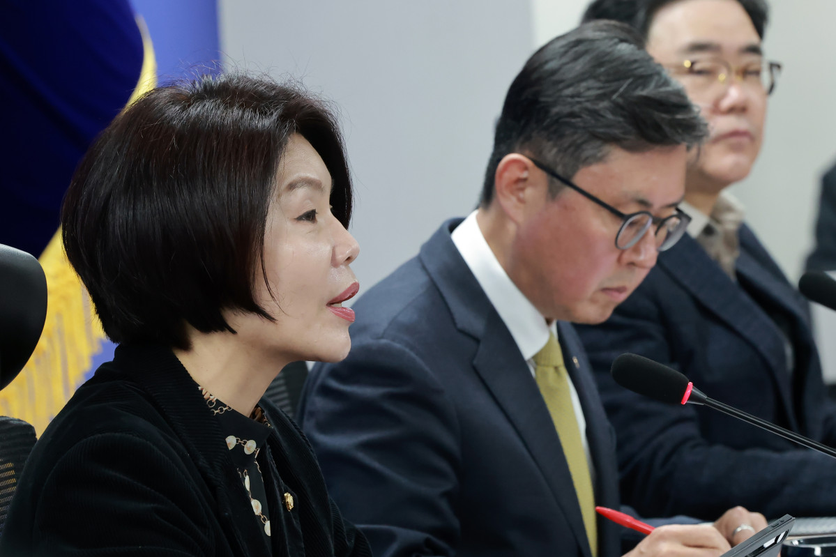 ▲더불어민주당 한정애 정책위의장이 10일 국회의원회관에서 열린 민주당 중동사태 경제 대응 태스크포스(TF) 1차 회의에 참석해 발언하고 있다. (사진=연합뉴스)