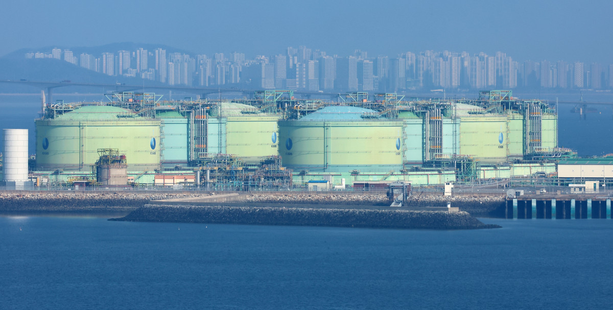 ▲4일 국내 최대 규모의 액화천연가스(LNG) 저장능력을 갖추고 있는 인천 연수구 송도 한국가스공사 인천생산기지 내 LNG 저장탱크 모습. (사진=연합뉴스)