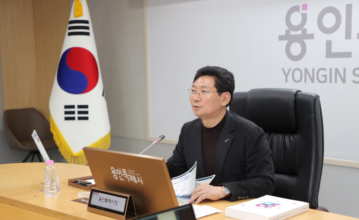 ▲이상일 용인특례시장이 3월 9일 시청 영상회의실에서 '용인비전 2040 미래도시 발전 전략 연구' 최종보고회를 주재하고 있다. (용인특례시)