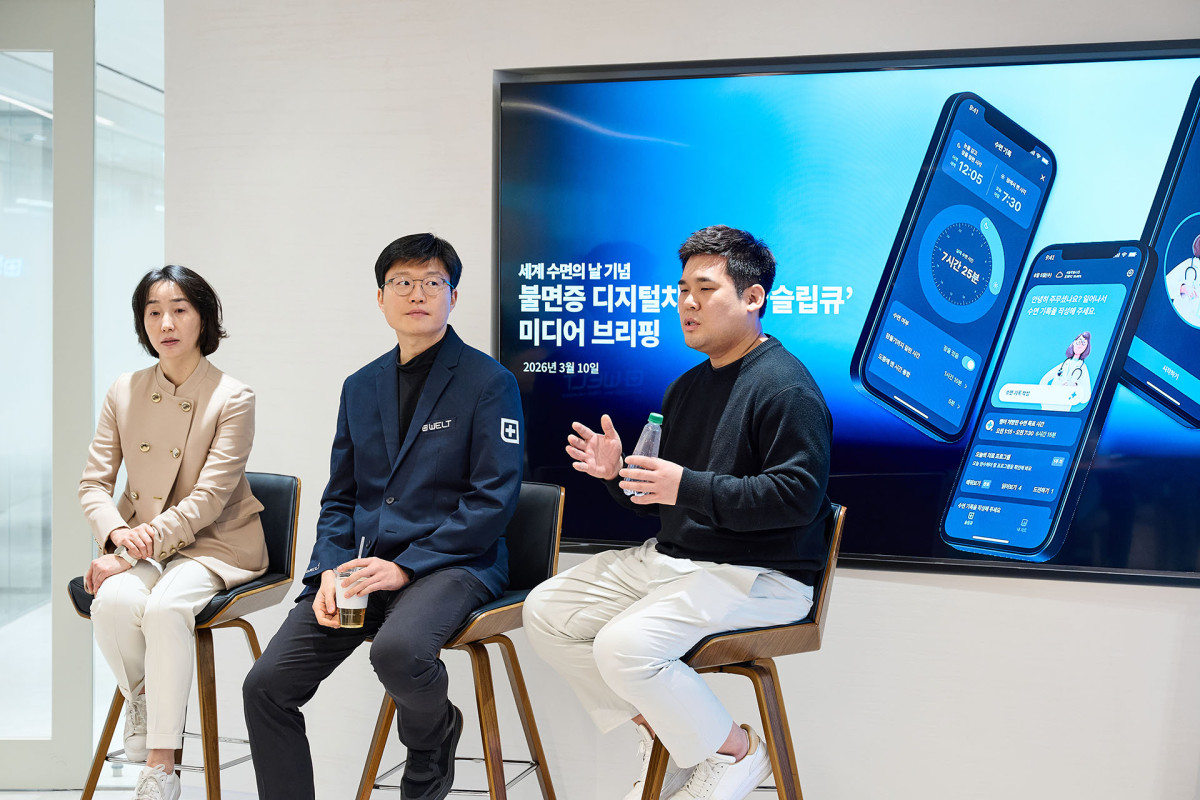 ▲10일 서울 강남구 역삼동 한독 본사에서 열린 '슬립큐' 미디어 브리핑에서 이유진 웰트 최고의학책임자(왼쪽부터), 강성지 웰트 대표, 김경한 한독 디지털헬스케어 사업실장이 질의응답을 진행하고 있다. (사진제공=한독)