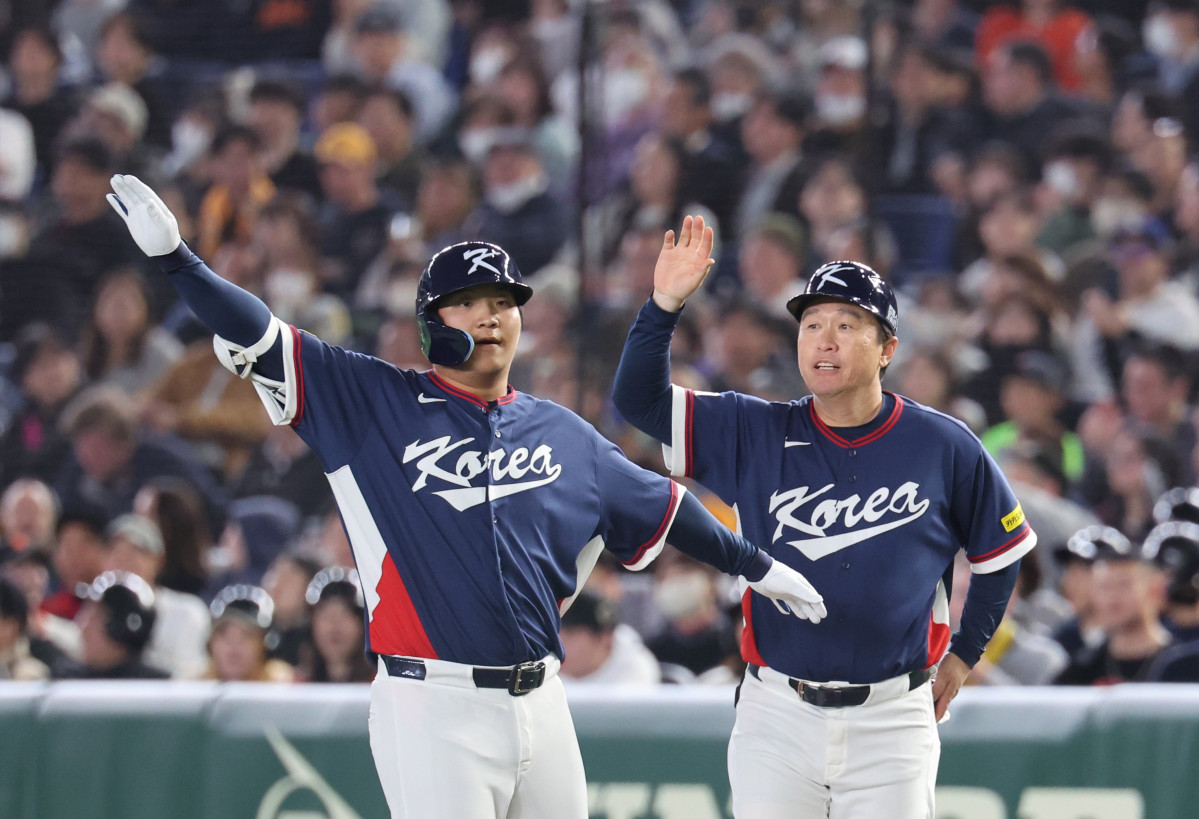 ▲9일 일본 도쿄돔에서 열린 2026 월드베이스볼클래식(WBC) C조 조별리그 최종전 대한민국과 호주의 경기. 5회초 2사 한국 문보경이 1타점 적시타를 친 뒤 기뻐하고 있다. (연합뉴스)