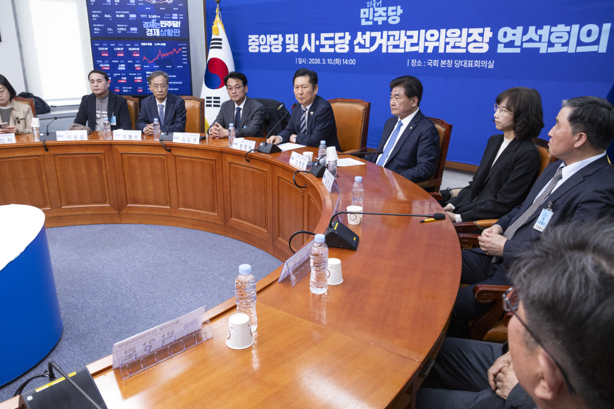 ▲정청래 더불어민주당 대표가 10일 국회에서 열린 중앙당 및 시ㆍ도당 선거관리위원장 연석회의에 참석해 공천의 깨끗함을 강조하는 발언을 하고 있다. 사진=연합뉴스