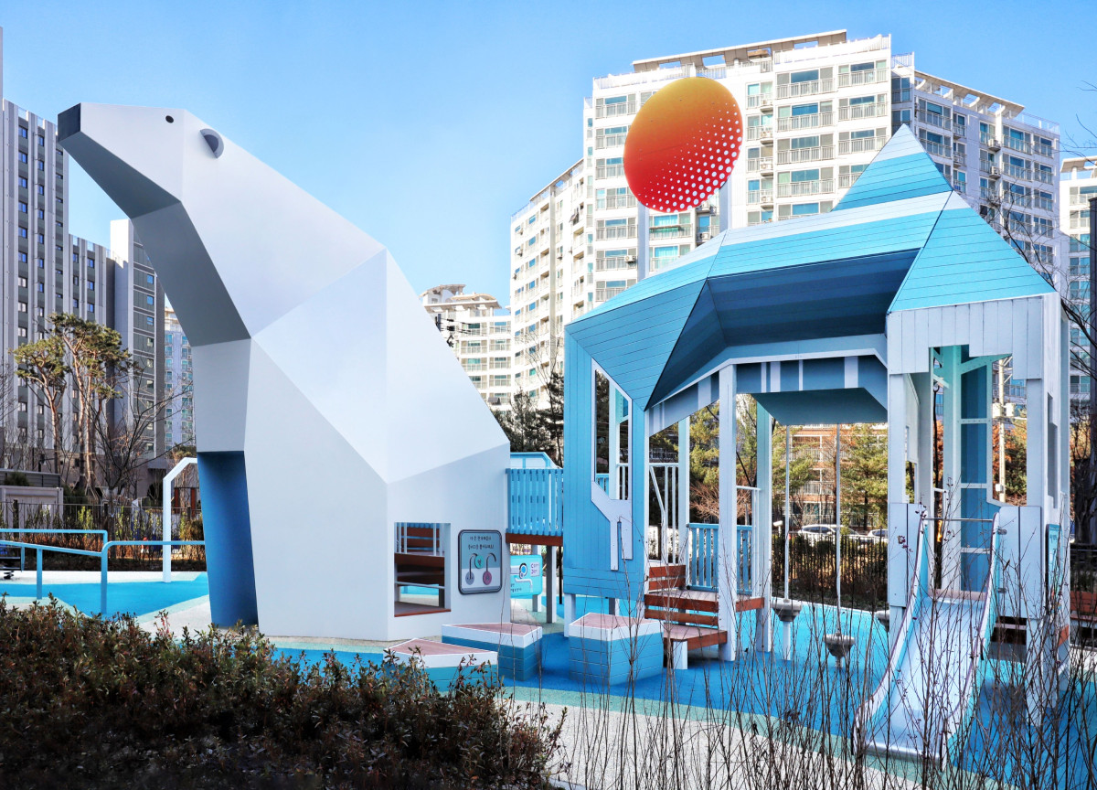 ▲강원도 원주시 반곡동 ‘원주 롯데캐슬 시그니처’ 내 ‘EARTH SAVER’의 테마별 어린이놀이터 ‘북극곰을 구해줘’. (사진제공=롯데건설)