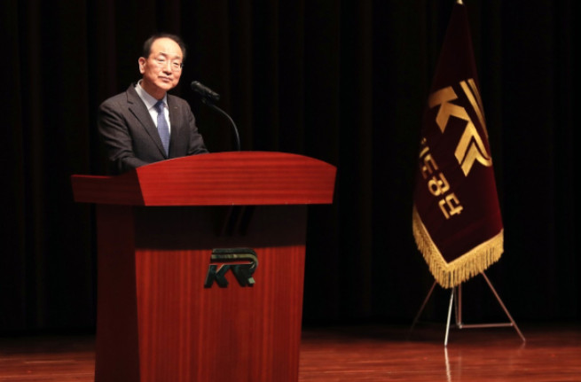 ▲이성해 국가철도공단 이사장이 1월 2일 공단 본사에서 2026년 신년사를 하고 있다. (사진제공=국가철도공단)