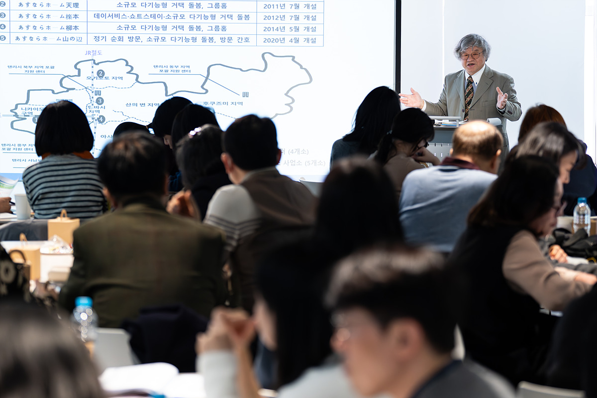 ▲강연을 통해 지역을 통한 돌봄을 강조한 무라키 타다시 사회복지법인 협동복지회 전 이사장.(이준호 기자)