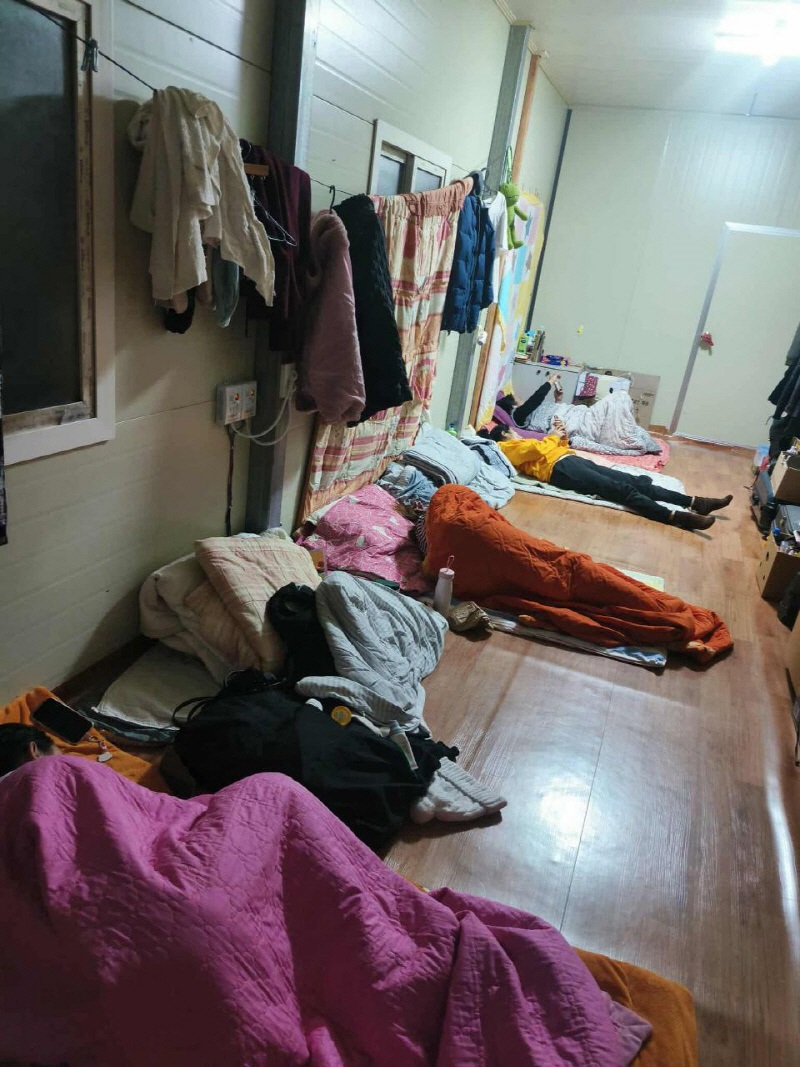 ▲계절노동자 15명이 함께 생활해온 전남 고흥군 한  굴양식장 기숙사 내부의 모습. (사진제공=전남이주노동자인권네트워크)
