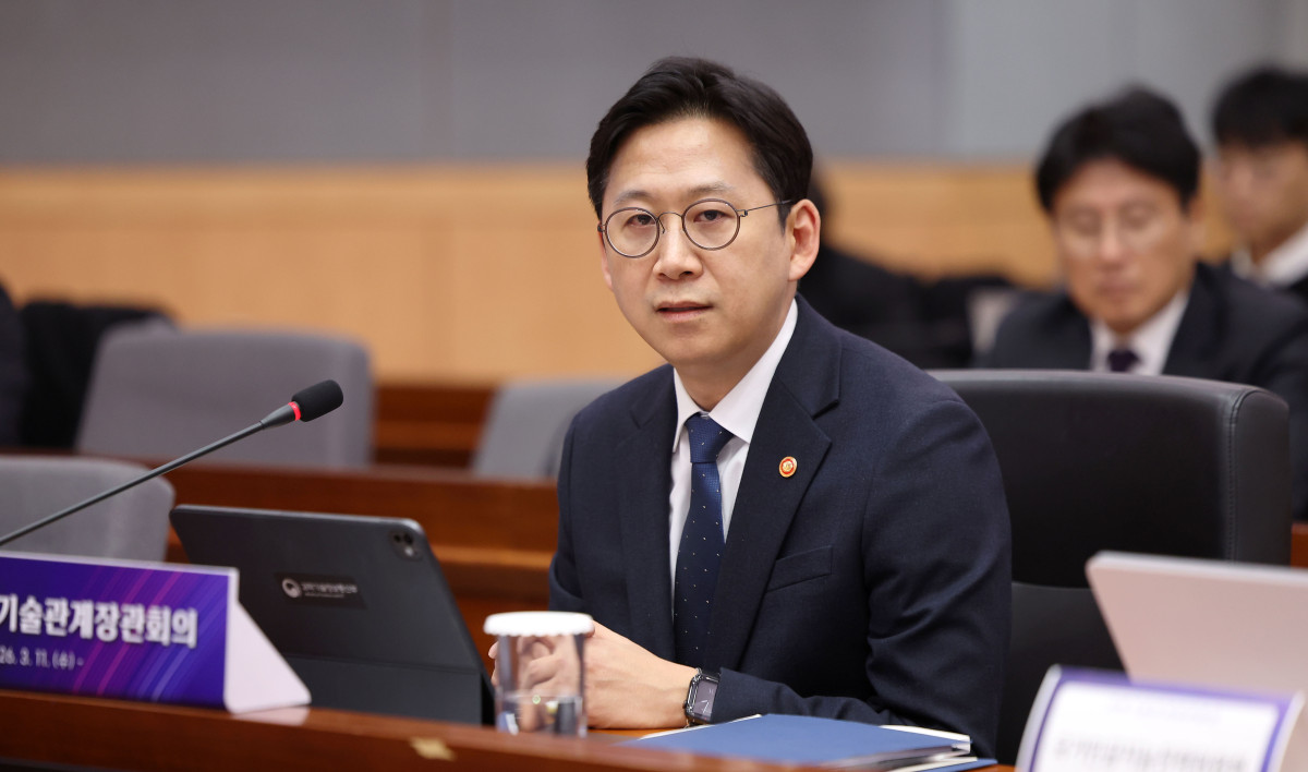 ▲배경훈 부총리 겸 과학기술정보통신부 장관이 11일 서울 종로구 정부서울청사에서 열린 제5회 과학기술관계장관회의에서 모두발언을 하고 있다. (뉴시스)
