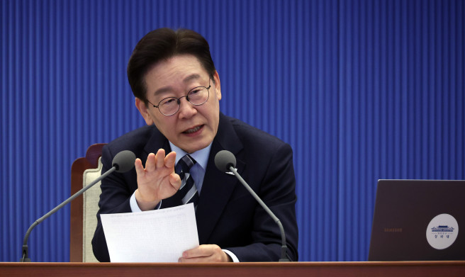 ▲이재명 대통령이 12일 청와대에서 열린 수석보좌관회의에서 발언하고 있다. (연합뉴스)