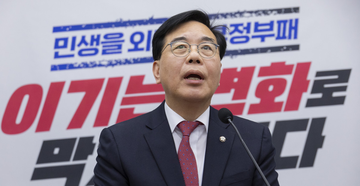 ▲국민의힘 송언석 원내대표가 12일 국회에서 열린 의원 총회에서 '공소 취소 뒷거래 의혹' 진상규명 당론 추진과 관련해 발언하고 있다. (연합뉴스)