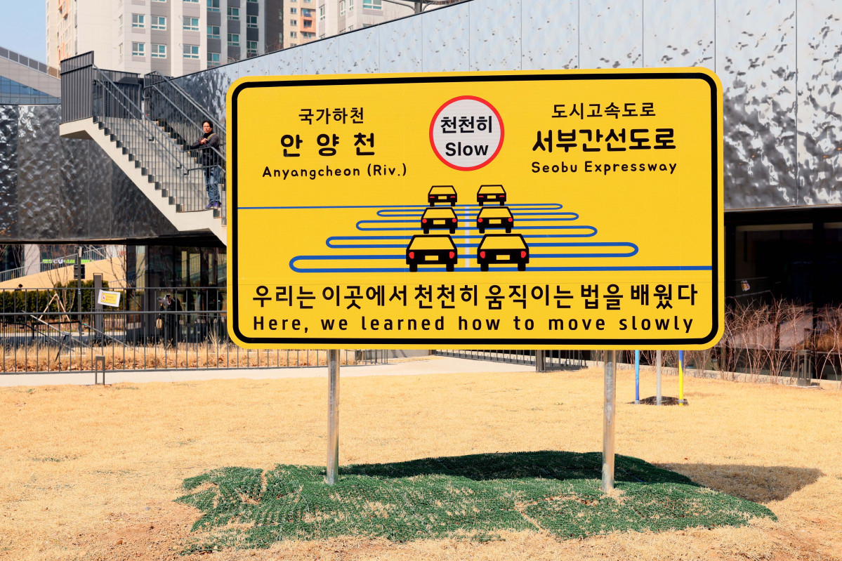 ▲서울시립미술관의 8번째 분관인 서서울미술관(Seo Seoul Museum of Art)이 12일 서울 금천구에 개관한 가운데 이날 오전 기자간담회 및 전시 투어가 진행되고 있다. 초등학교와 공원, 아파트 단지와 이웃한 서서울미술관은 서남권 첫 공립 미술관으로 시민의 일상과 맞닿은 뉴미디어 특화 미술관을 지향한다. 회화나 조각 대신 창의적의고 실험적인 퍼포먼스나 영상 등 새로운 전시와 프로그램이 전개된다. 신태현 기자 holjjak@