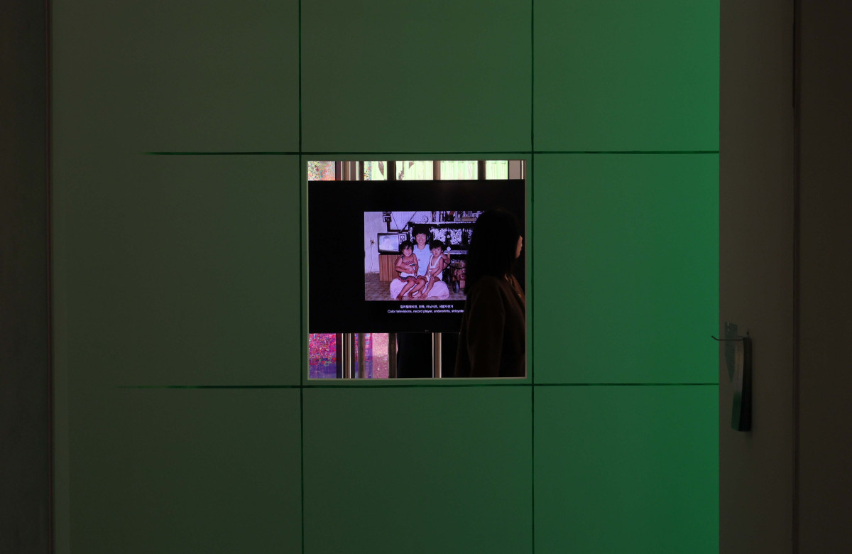 ▲서울시립미술관의 8번째 분관인 서서울미술관(Seo Seoul Museum of Art)이 12일 서울 금천구에 개관한 가운데 이날 오전 기자간담회 및 전시 투어가 진행되고 있다. 초등학교와 공원, 아파트 단지와 이웃한 서서울미술관은 서남권 첫 공립 미술관으로 시민의 일상과 맞닿은 뉴미디어 특화 미술관을 지향한다. 회화나 조각 대신 창의적의고 실험적인 퍼포먼스나 영상 등 새로운 전시와 프로그램이 전개된다. 신태현 기자 holjjak@