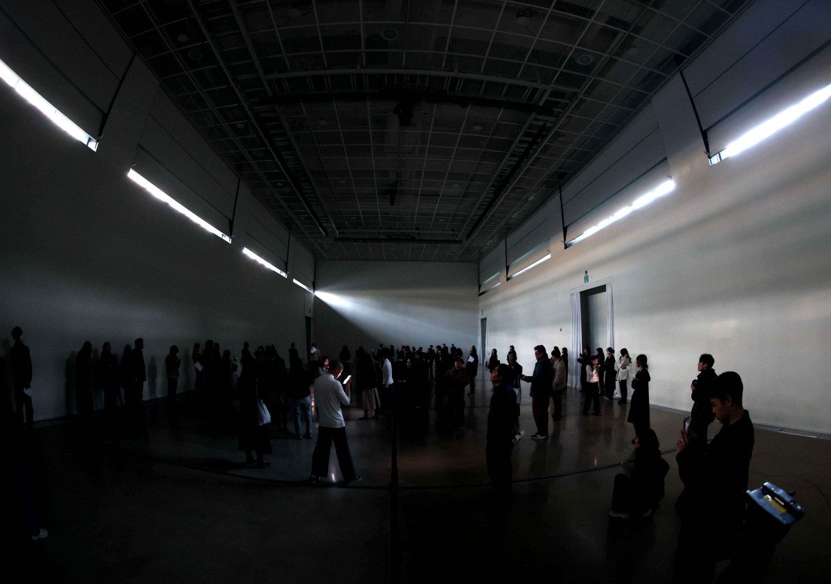 ▲서울시립미술관의 8번째 분관인 서서울미술관(Seo Seoul Museum of Art)이 12일 서울 금천구에 개관한 가운데 이날 오전 기자간담회 및 전시 투어가 진행되고 있다. 초등학교와 공원, 아파트 단지와 이웃한 서서울미술관은 서남권 첫 공립 미술관으로 시민의 일상과 맞닿은 뉴미디어 특화 미술관을 지향한다. 회화나 조각 대신 창의적의고 실험적인 퍼포먼스나 영상 등 새로운 전시와 프로그램이 전개된다. 신태현 기자 holjjak@