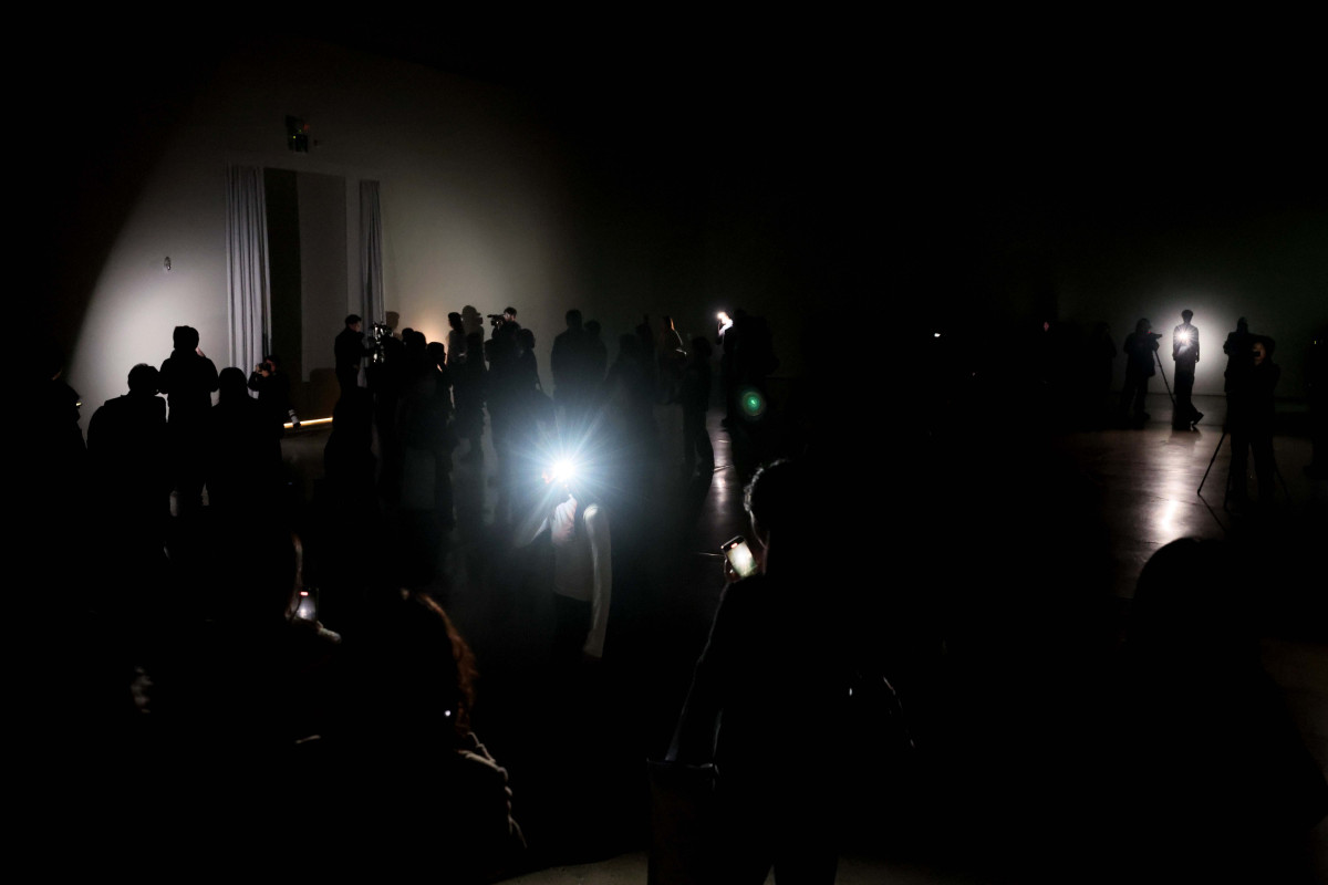 ▲서울시립미술관의 8번째 분관인 서서울미술관(Seo Seoul Museum of Art)이 12일 서울 금천구에 개관한 가운데 이날 오전 기자간담회 및 전시 투어가 진행되고 있다. 초등학교와 공원, 아파트 단지와 이웃한 서서울미술관은 서남권 첫 공립 미술관으로 시민의 일상과 맞닿은 뉴미디어 특화 미술관을 지향한다. 회화나 조각 대신 창의적의고 실험적인 퍼포먼스나 영상 등 새로운 전시와 프로그램이 전개된다. 신태현 기자 holjjak@