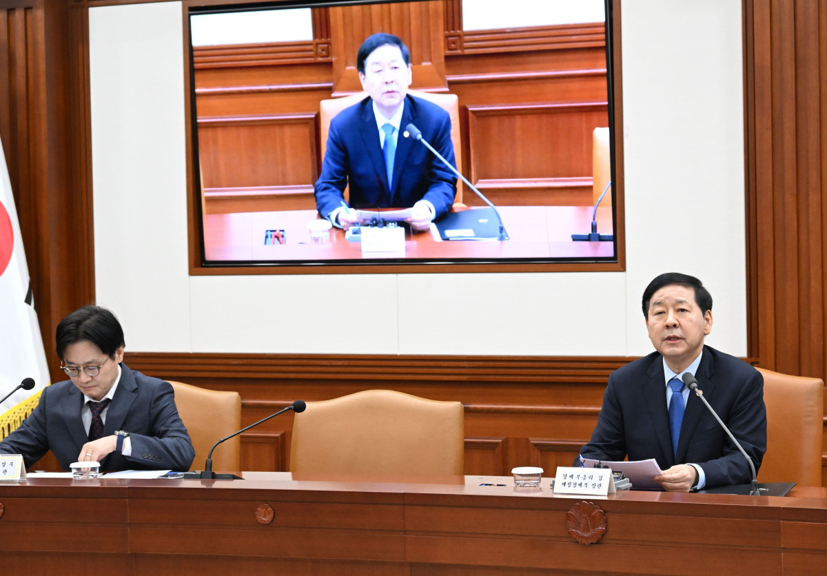 ▲구윤철 경제부총리 겸 재정경제부 장관이 12일 오후 서울 종로구 정부서울청사에서 '민생물가 특별관리 관계장관 TF'를 주재하고 발언하고 있다. (재정경제부)