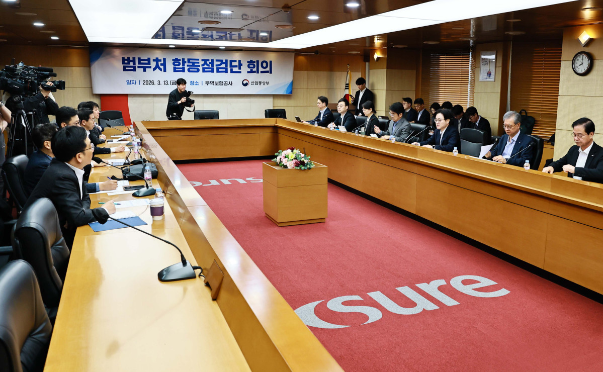 정부의 기름값 안정 관련 현장 점검 이미지