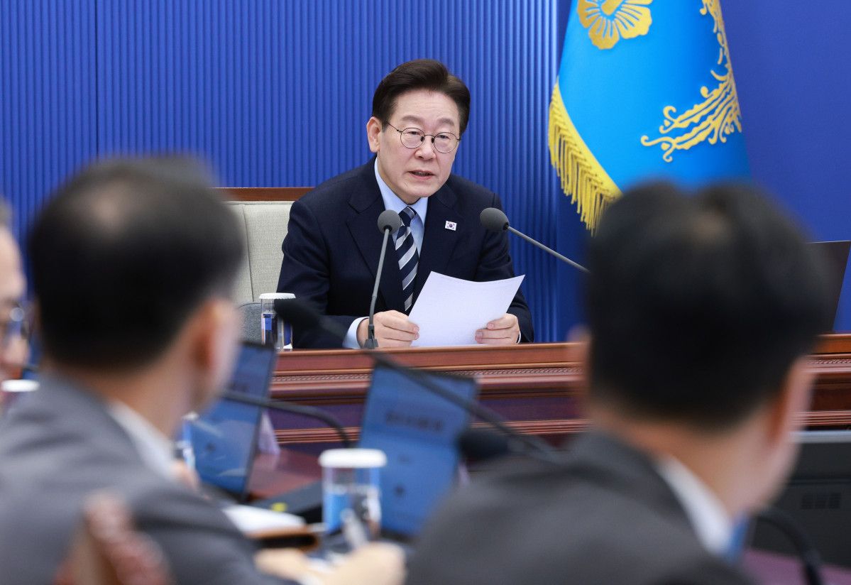 ▲이재명 대통령이 12일 청와대에서 열린 수석보좌관회의에서 발언하고 있다. 사진=연합뉴스