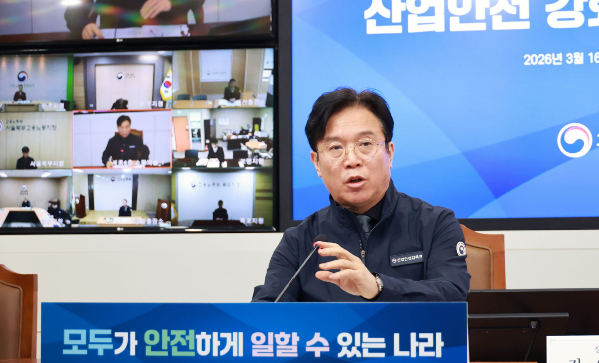 ▲김영훈 고용노동부 장관이 16일 정부세종청사에서 ‘산업안전 강화 기관장회의’를 주재하고 발언하고 있다. (사진제공=고용노동부)