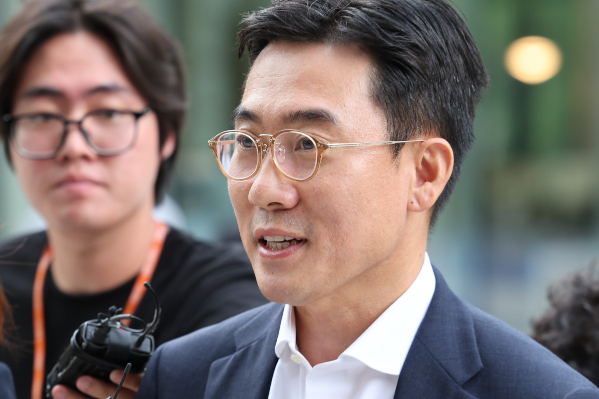 ▲‘집사 게이트' 의혹에 연루된 혐의를 받는 조영탁 IMS모빌리티 대표가 조사를 받기 위해 지난해 8월 20일 오전 서울 종로구 김건희 특검팀(특별검사 민중기) 사무실로 출석하고 있다. (뉴시스)