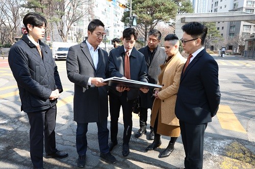 ▲포스코이엔시 관계자들이 현장점검을 하고 있다. (사진제공=포스코이엔시)