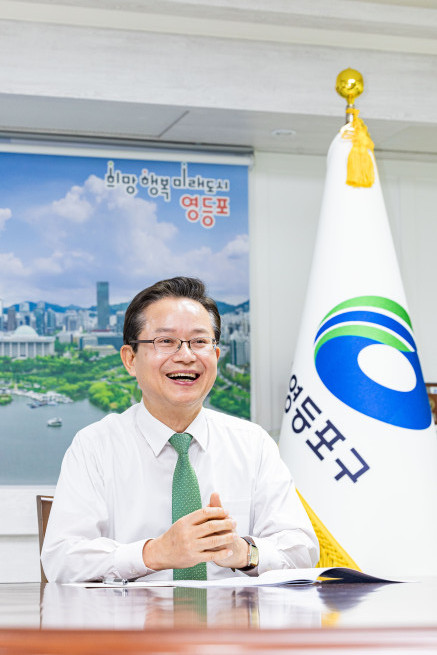 ▲최호권 영등포구청장이 17일 서울 영등포구 구청장실에서 이투데이와 인터뷰를 진행하고 있다. (사진 제공 = 영등포구)